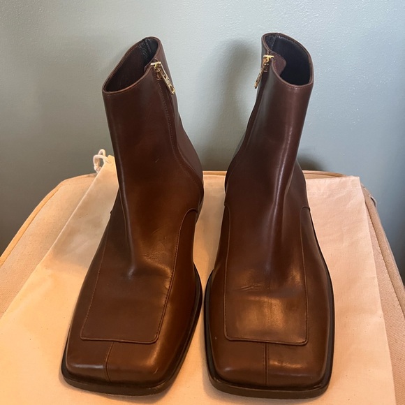 Brown Leather low boot, EUC, comes with dust bag - Picture 5 of 7